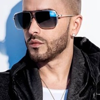 Yandel merchandise