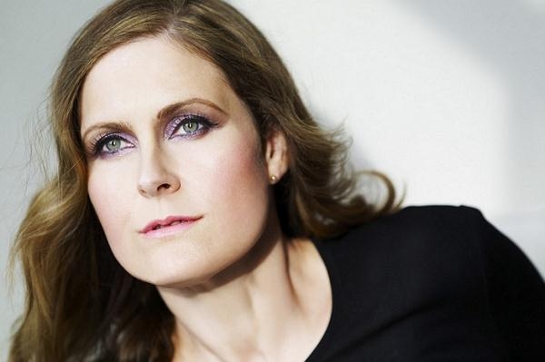 Alison Moyet Unveils Video For New Single 'When I Was Your Girl'
