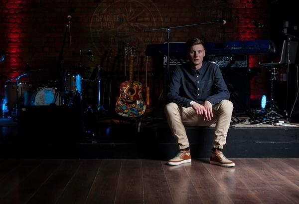 Charlee Drew Unveils Video For New Track 'Somebody Else' - Watch Now Charlee Drew Unveils Video For New Track 'Somebody Else' - Watch Now